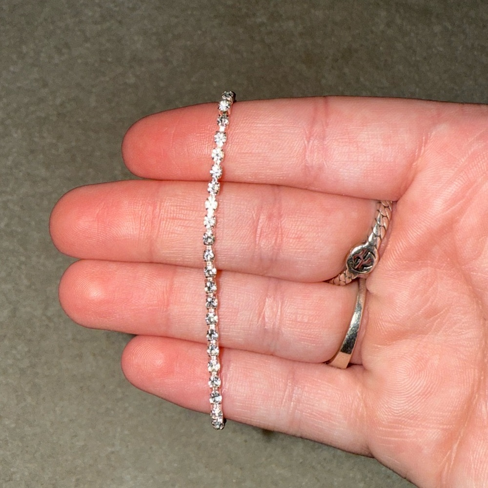 Claire’s diamond bracelet silver!! New without tags also never worn!!